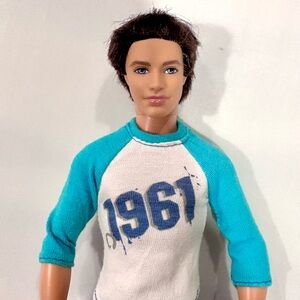 Fashionista Ken Doll 2010 Articulated Brunette Rooted Hair Swappin Styles V3397